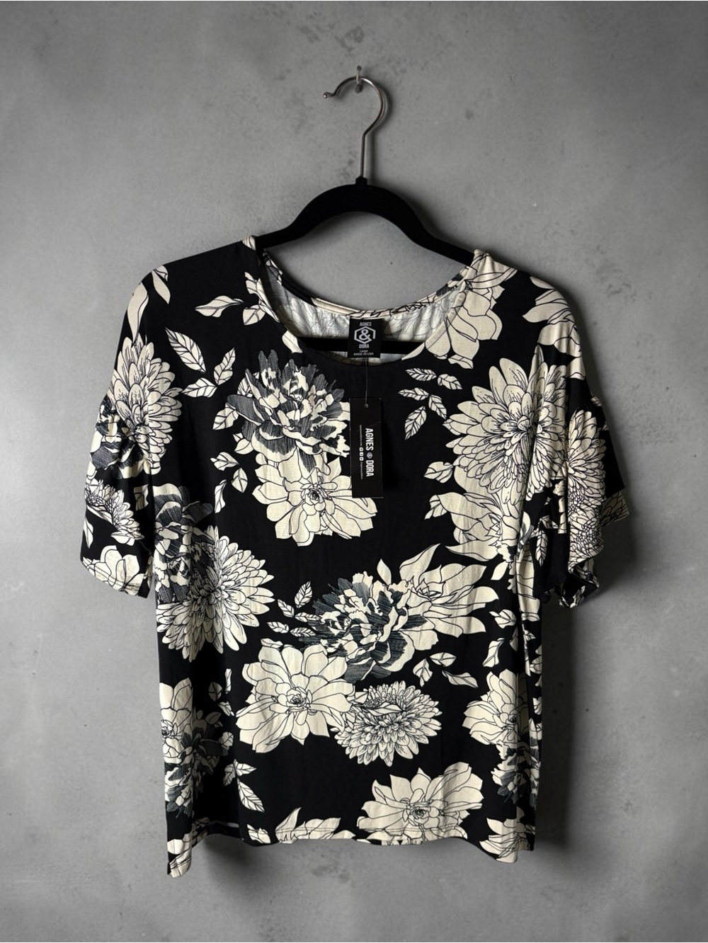 Agnes and Dora Black and white floral top size large.